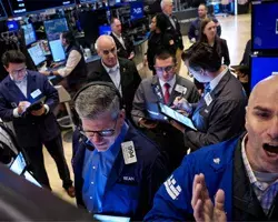 Dow-Record-Run-Stumbles-Near-40000-Milestone-Amid-Treasury-Yields-and-Walmart-Surge-Preview
